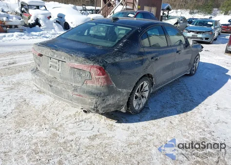 2020 Volvo S60 T6 Momentum z USA, uszkodzony, nr VIN 7JRA22TK8LG034241